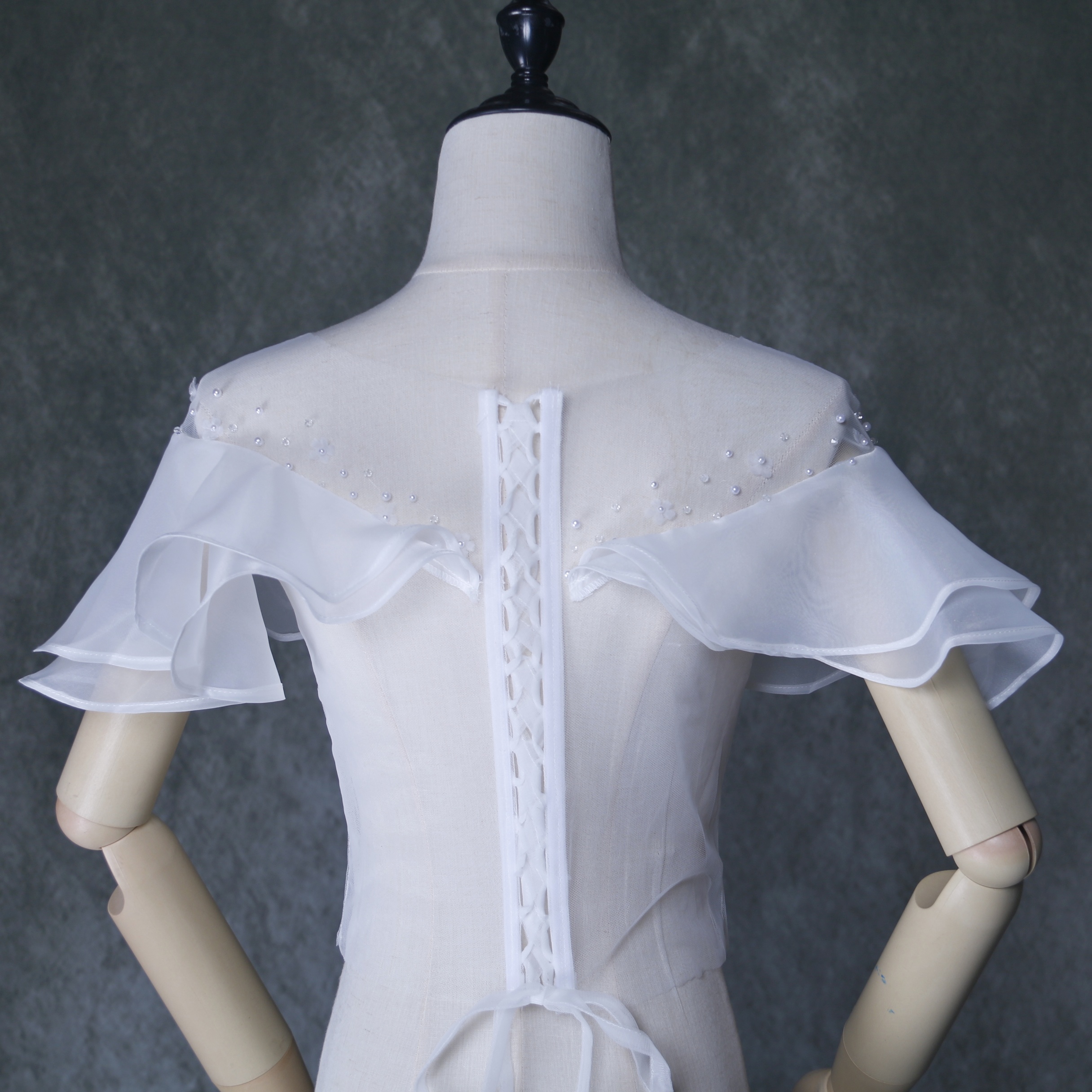 美品！オフショルダー オフホワイト 上質オーガンジー 花モチーフ 可愛い