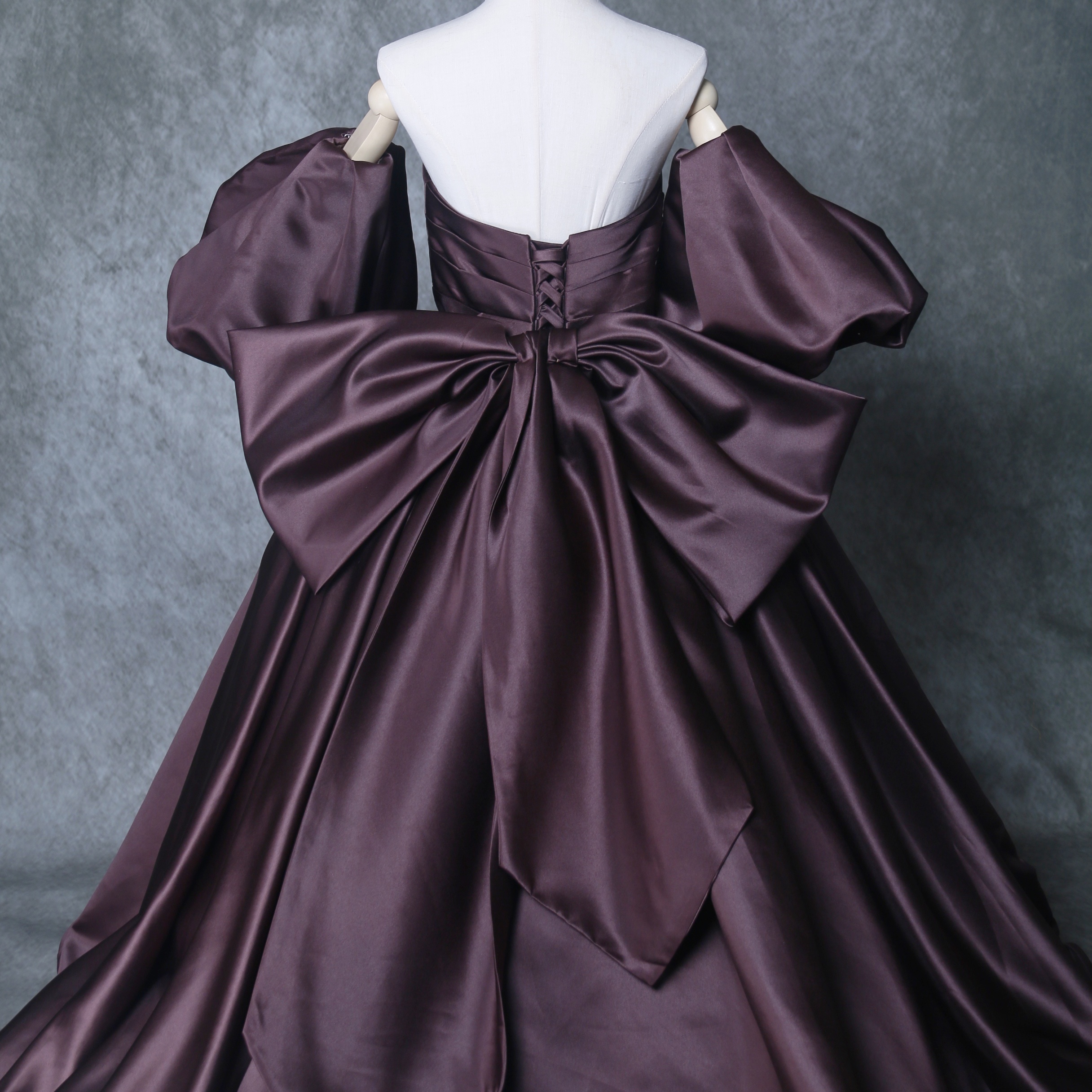 パーティードレス ふっくら柔らかなバックリボン 取り外し袖 光沢サテン ブラウン 前撮り 2次会 演奏会