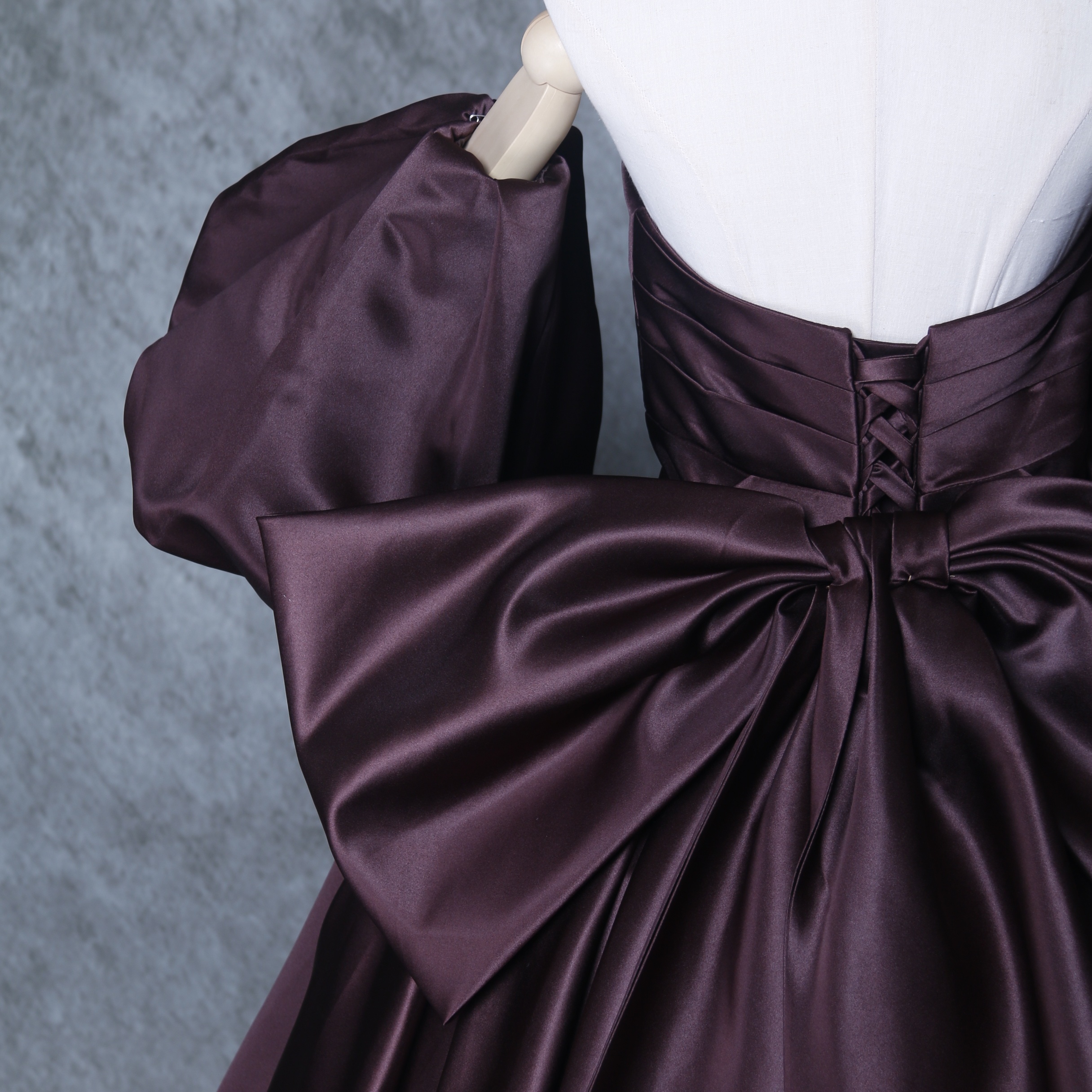 パーティードレス ふっくら柔らかなバックリボン 取り外し袖 光沢サテン ブラウン 前撮り 2次会 演奏会