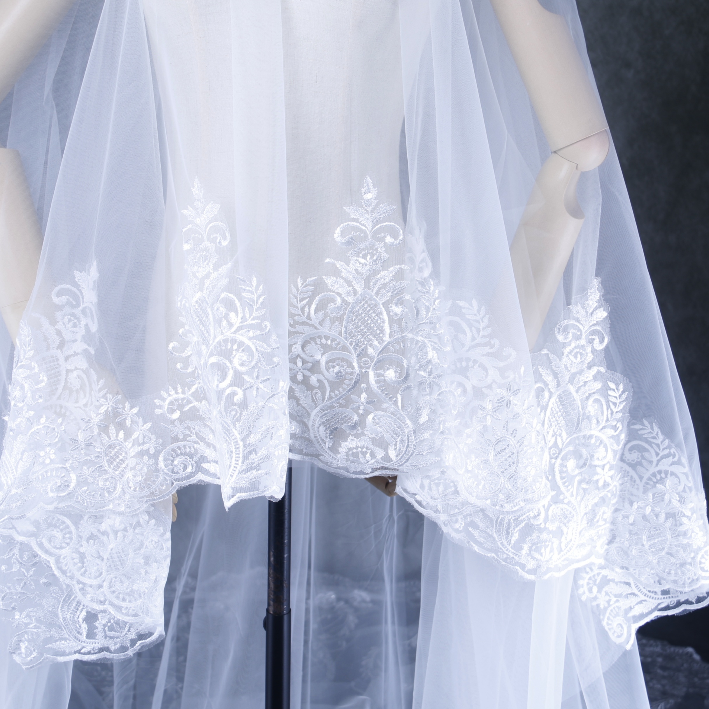 シアーな美しさ ロングベール キラキラスパンコール 上品花レース 花嫁/ウェディングドレス