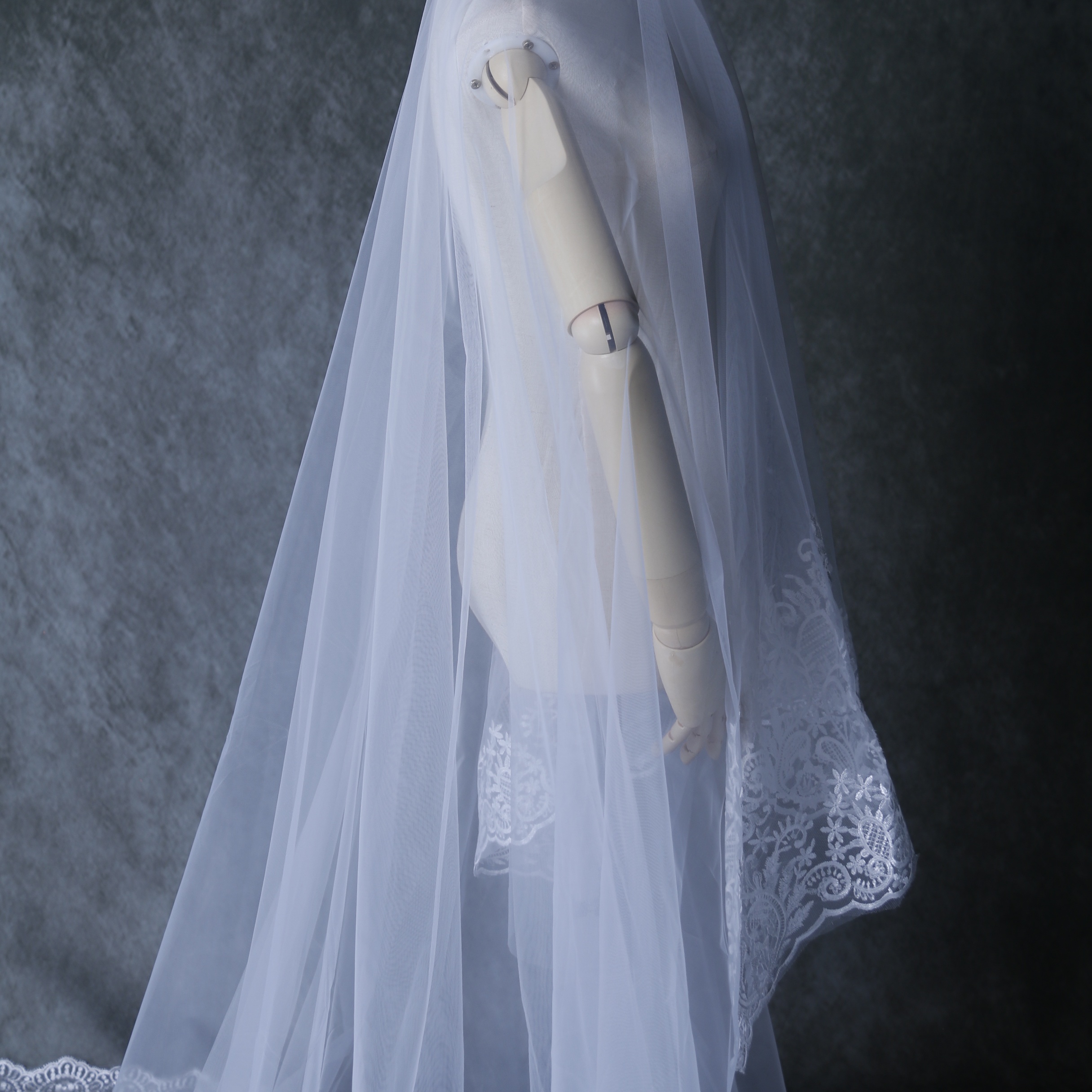 シアーな美しさ ロングベール キラキラスパンコール 上品花レース 花嫁/ウェディングドレス