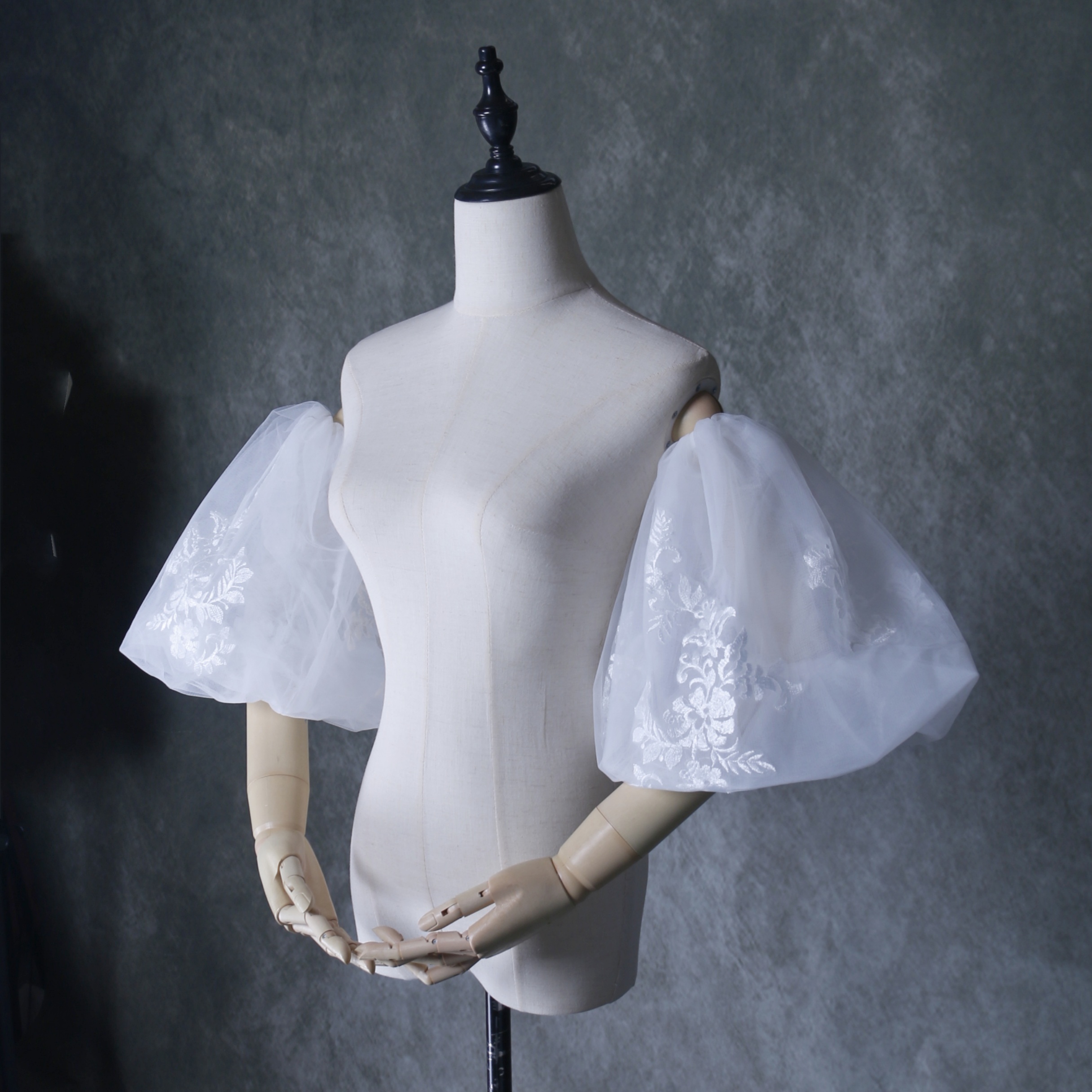 パフスリーブ 上品花レース エレガント ソフトチュール 色直し オフホワイト ストレッチ ウェディングドレス