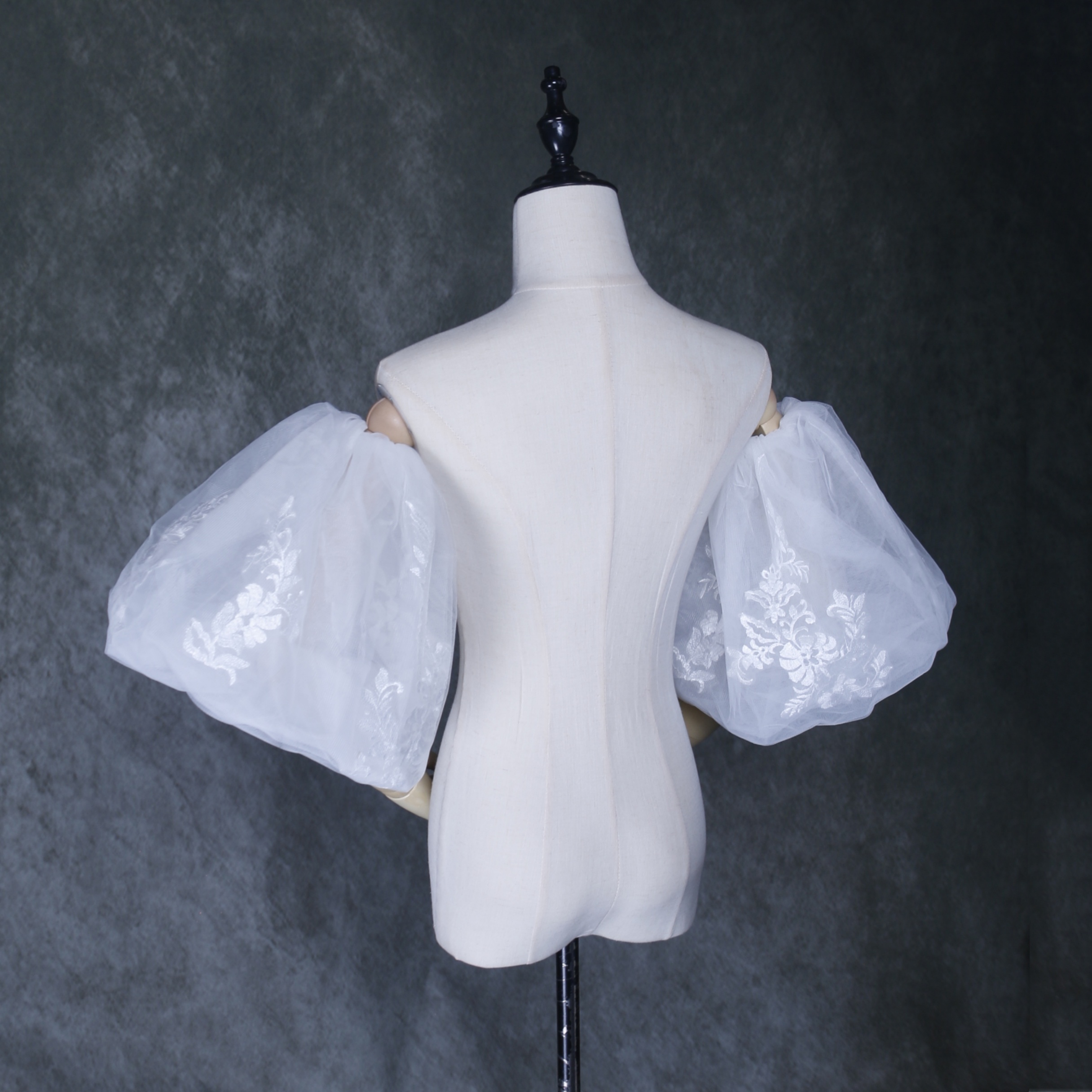 パフスリーブ 上品花レース エレガント ソフトチュール 色直し オフホワイト ストレッチ ウェディングドレス