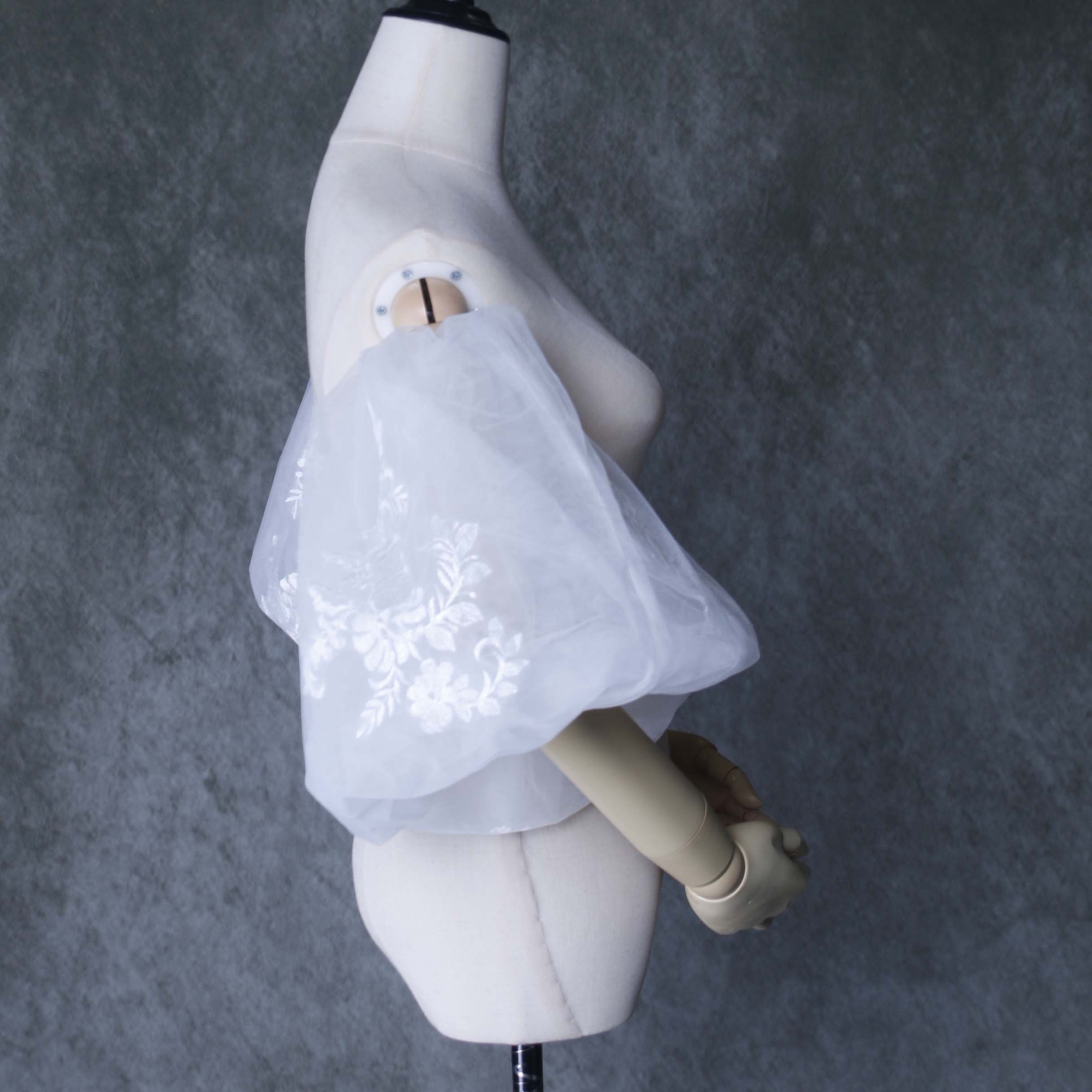 パフスリーブ 上品花レース エレガント ソフトチュール 色直し オフホワイト ストレッチ ウェディングドレス