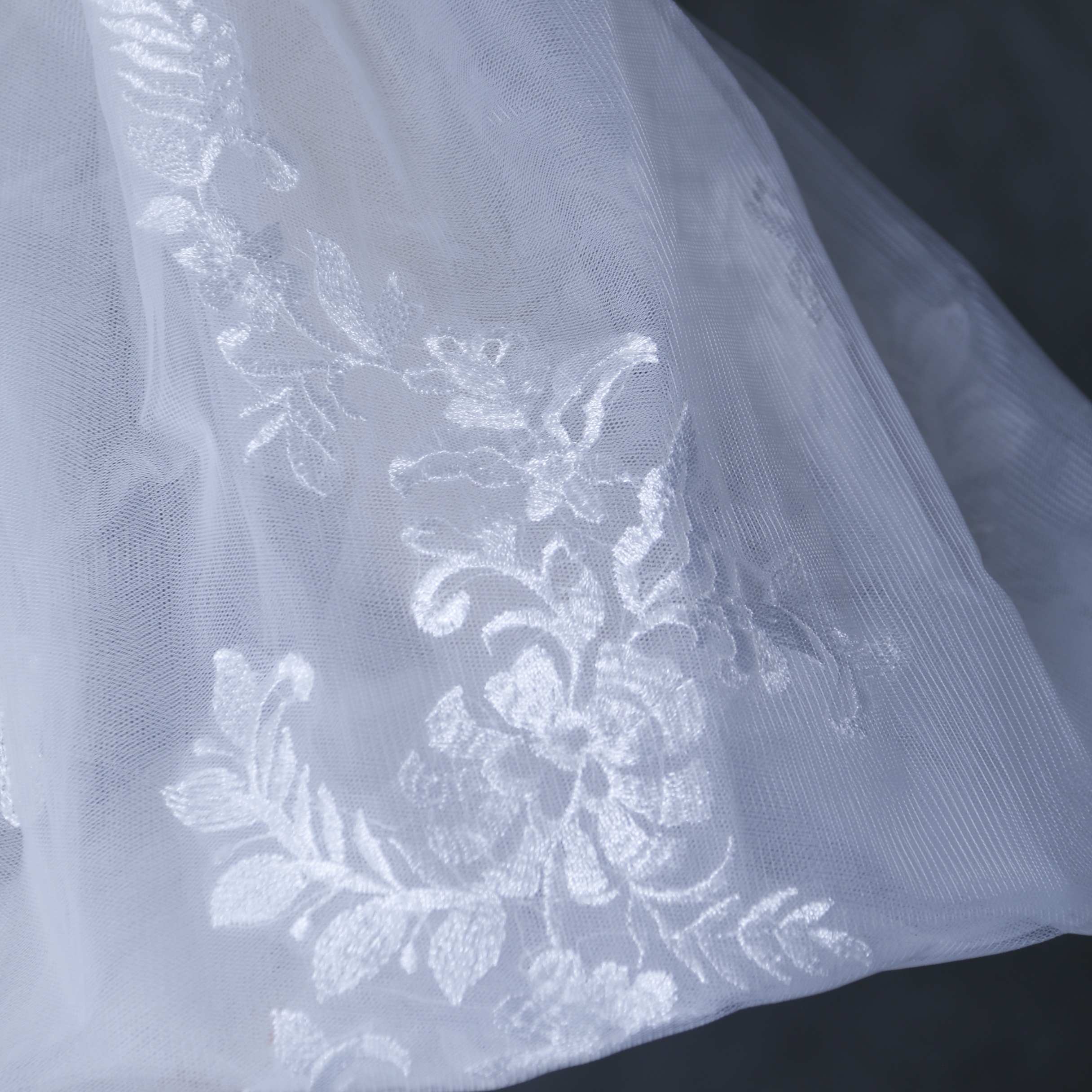 パフスリーブ 上品花レース エレガント ソフトチュール 色直し オフホワイト ストレッチ ウェディングドレス