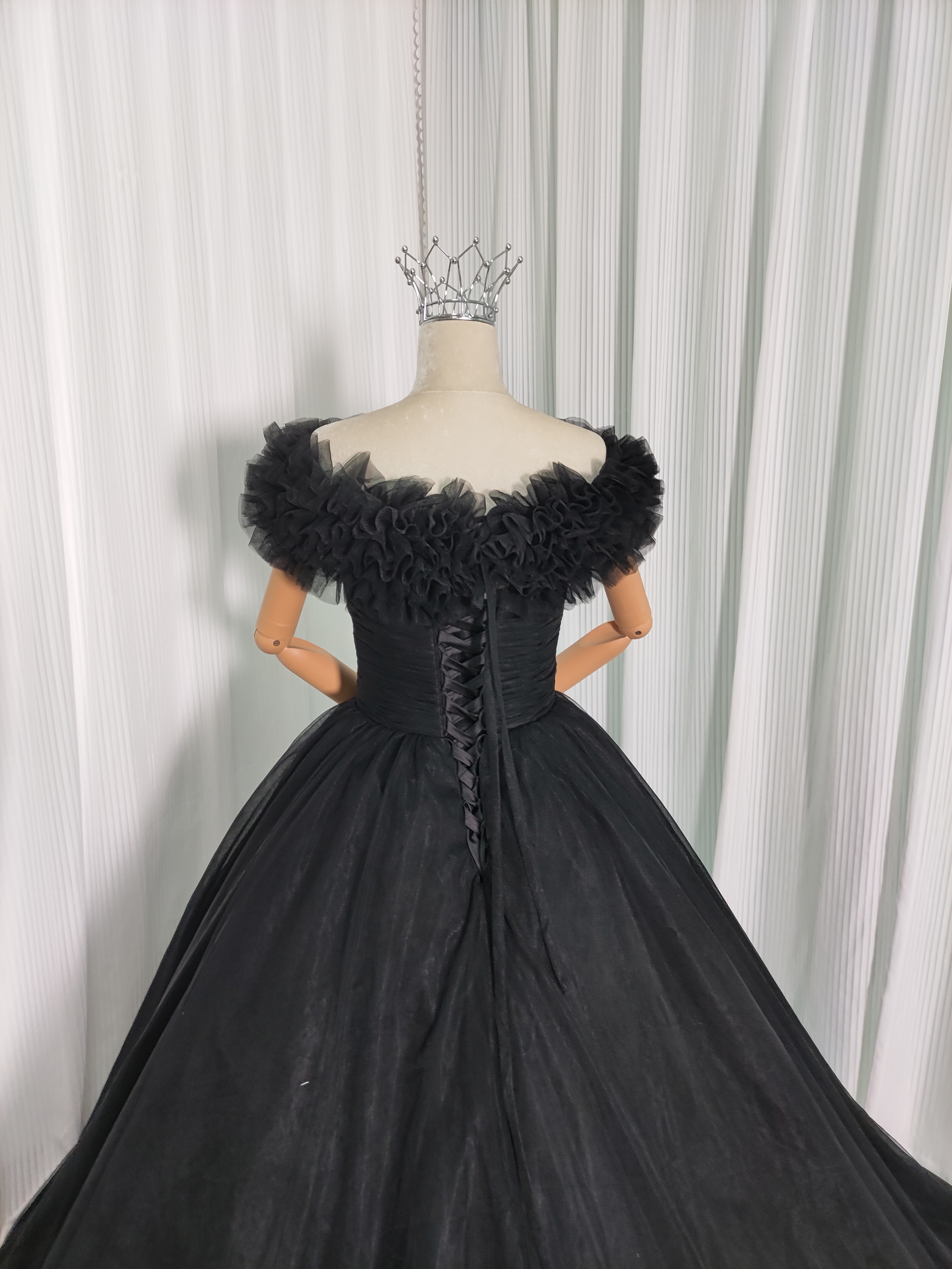 カラードレス ブラック 取り外しオフショルダー チュールスカート エレガント 編み上げ 披露宴