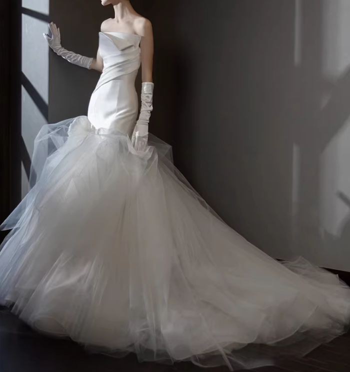 フランス風 ウェディングドレス ベアトップ マーメイドライン ソフトチュール 揺らめく裾 結婚式