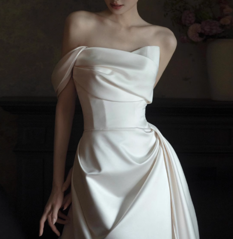 フランス風 ウエディングドレス 光沢サテン ワンショルダー 優雅なシルエット セクシー 拳式/前撮り