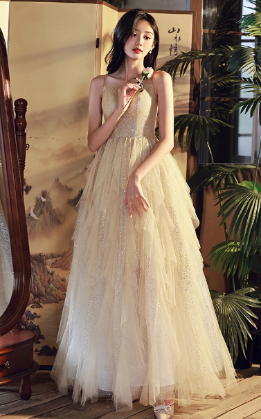 シャンパン色 カラードレス キャミソール シークインチュール ラッフルフリル 披露宴