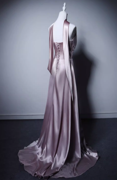 カラードレス ローズピンク ベアトップ 優雅なシルエット 光沢感 ラッフルフリル ミニトレーン 二次会