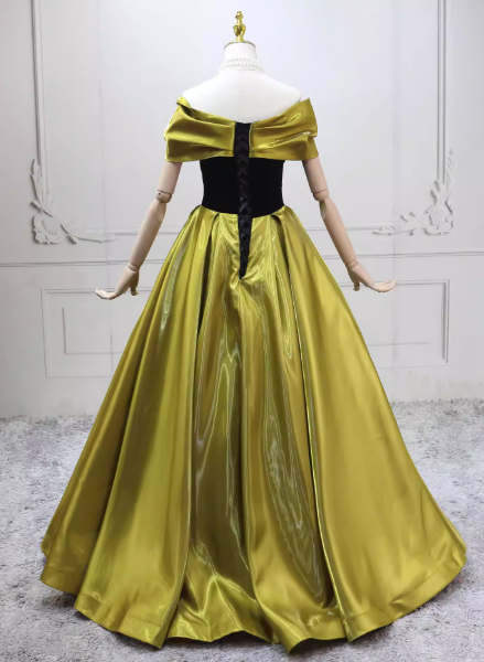 カラードレス グリーン オフショルダー キラキラ光る刺繍 フレアスカート 光沢サテン 編み上げ 披露宴