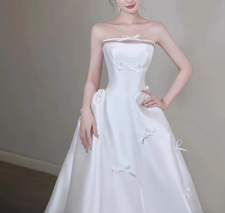ウェディングドレス ベアトップ リボン プリンセスライン 光沢サテン エレガント 結婚式