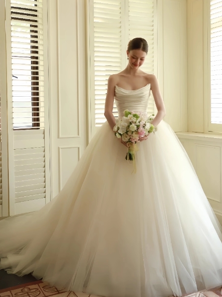 エレガント ウエディングドレス ベアトップ プリンセスライン 結婚式 抜群のおしゃれ見え