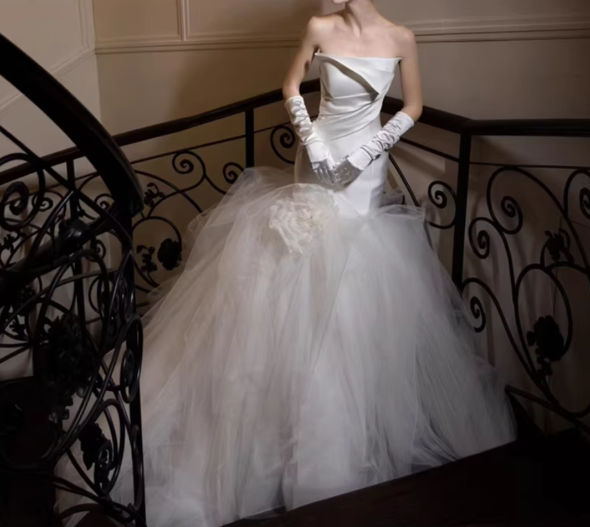 フランス風 ウェディングドレス ベアトップ マーメイドライン ソフトチュール 揺らめく裾 結婚式