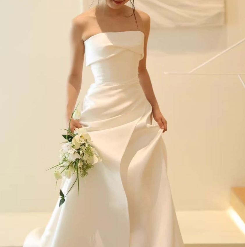 フランス風 ウェディングドレス ベアトップ 細見えシルエット 短トレーン ロイヤルサテン 結婚式