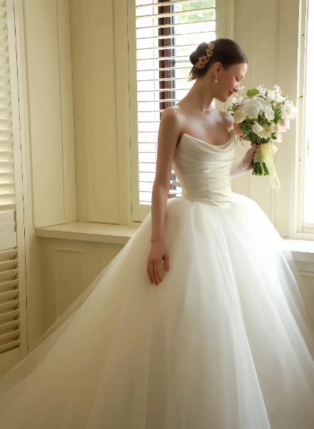 エレガント ウエディングドレス ベアトップ プリンセスライン 結婚式 抜群のおしゃれ見え