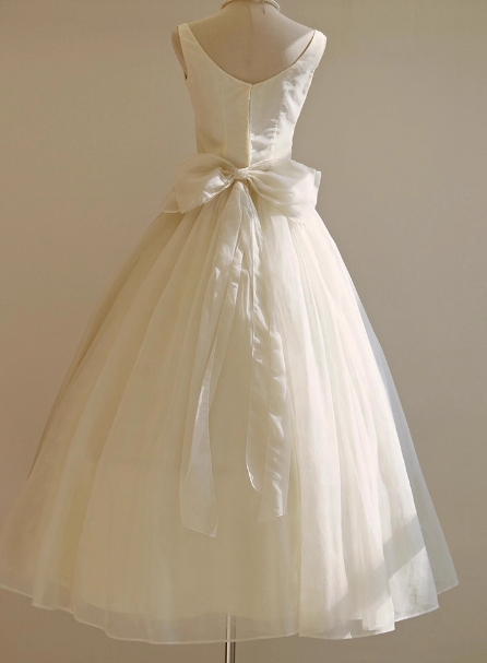 ウエディングドレス プリンセスライン スクエアネック リボン エアリー感 披露宴