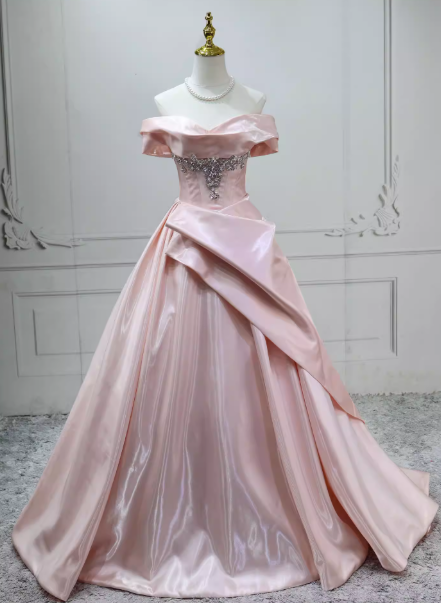 カラードレス 薄ピンク オフショルダー ビジュー 細見えシルエット ハンドドレープ 光沢感 編み上げ 花嫁