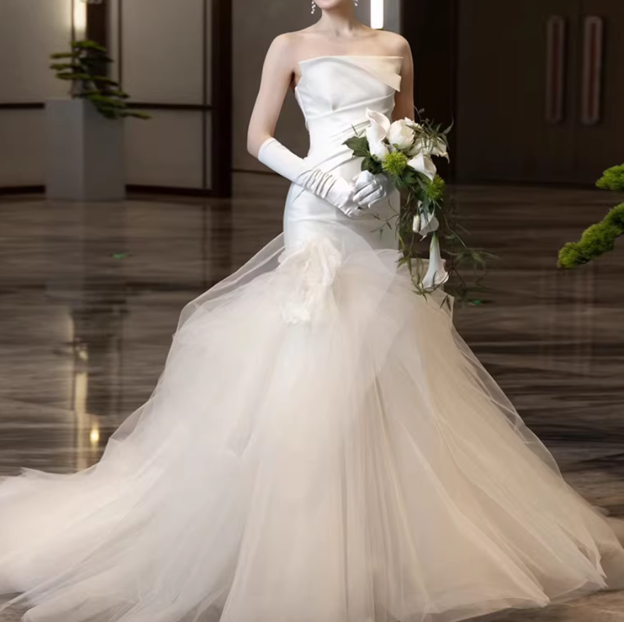フランス風 ウェディングドレス ベアトップ マーメイドライン ソフトチュール 揺らめく裾 結婚式