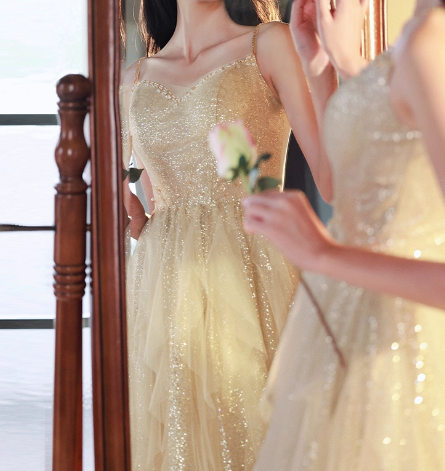 シャンパン色 カラードレス キャミソール シークインチュール ラッフルフリル 披露宴