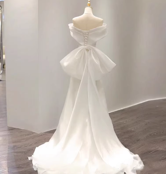 ウエディングドレス オフショルダー ハンドドレープ バックリボン 優雅なシルエット 結婚式