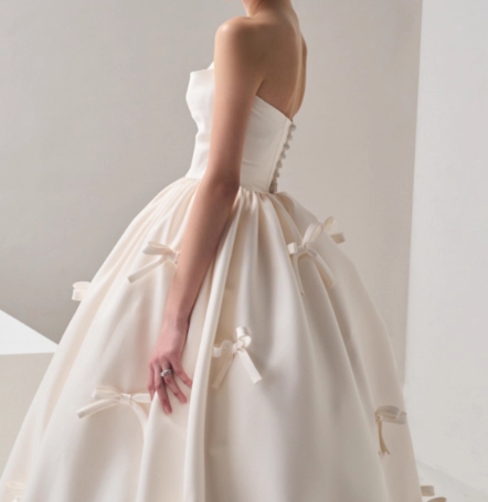 フランス風 ウエディングドレス ベアトップ リボン プリンセスライン 抜群のおしゃれ見え 結婚式