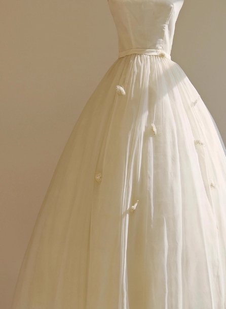 ウエディングドレス プリンセスライン スクエアネック リボン エアリー感 披露宴