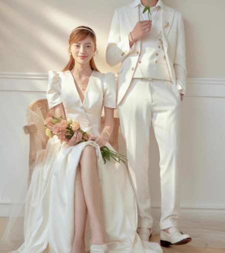 ウェディングドレス Vネック 短袖 優雅なシルエット クラシカル 結婚式/披露宴