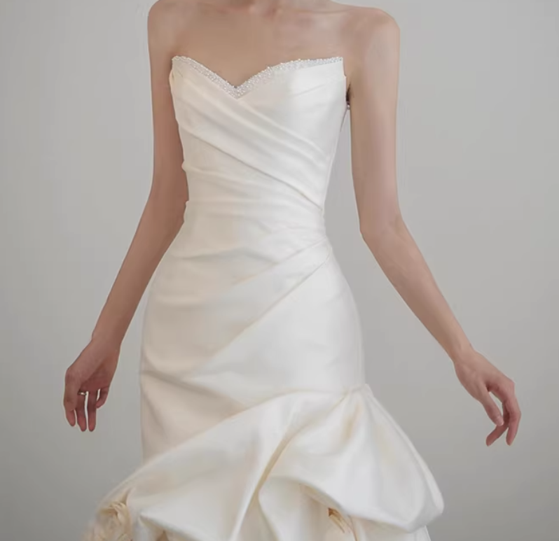ウェディングドレス ベアトップ ラッフルフリル マーメイドライン エレガント 大人っぽい 結婚式