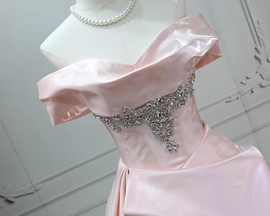 カラードレス 薄ピンク オフショルダー ビジュー 細見えシルエット ハンドドレープ 光沢感 編み上げ 花嫁