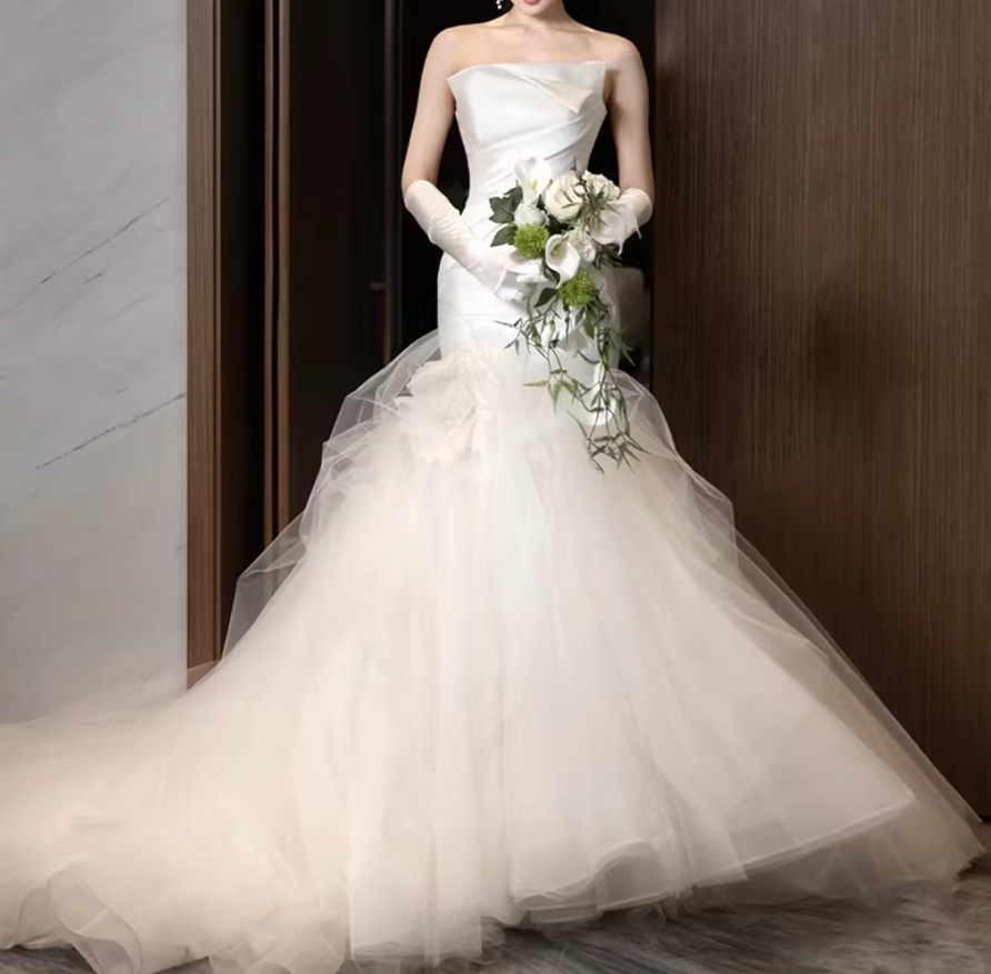 フランス風 ウェディングドレス ベアトップ マーメイドライン ソフトチュール 揺らめく裾 結婚式