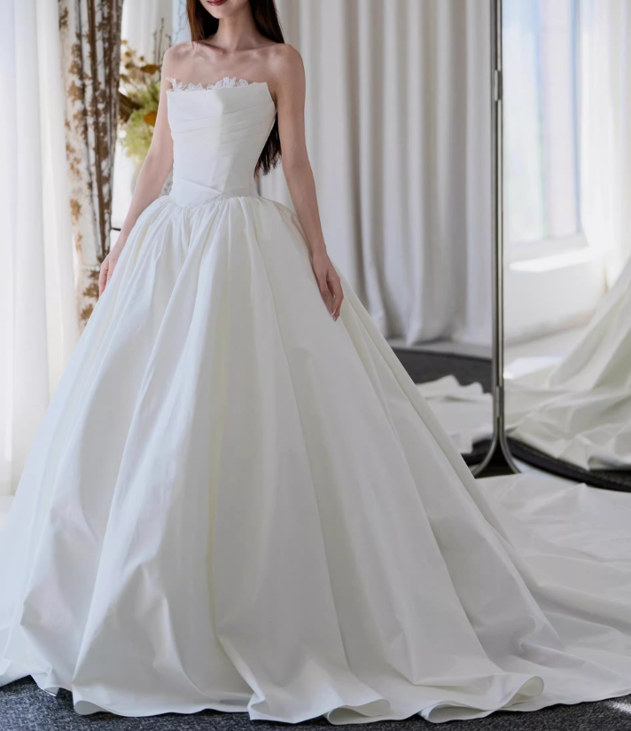 ウェディングドレス ベアトップ プリンセスライン 繊細レース ロイヤルサテン 編み上げ 結婚式