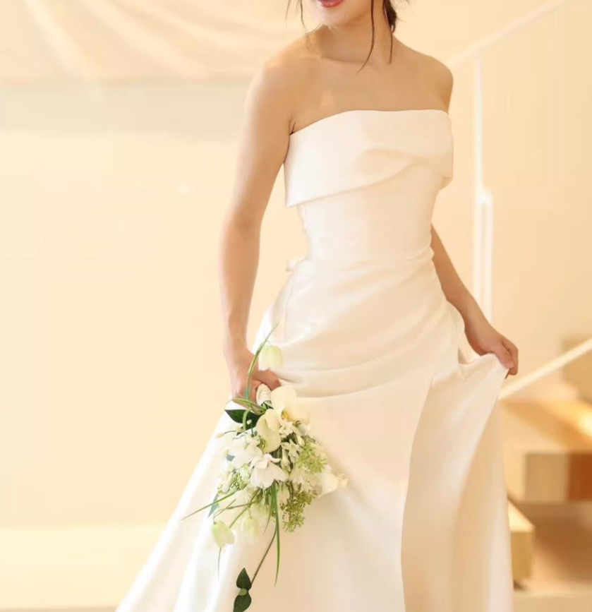 フランス風 ウェディングドレス ベアトップ 細見えシルエット 短トレーン ロイヤルサテン 結婚式