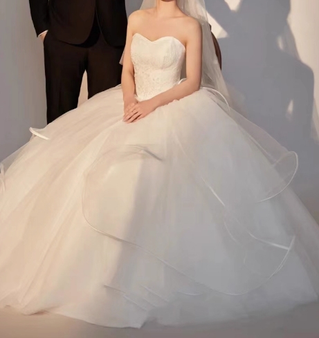 ウェディングドレス ベアトップ ラッフルフリル 繊細レース 大人っぽい 結婚式