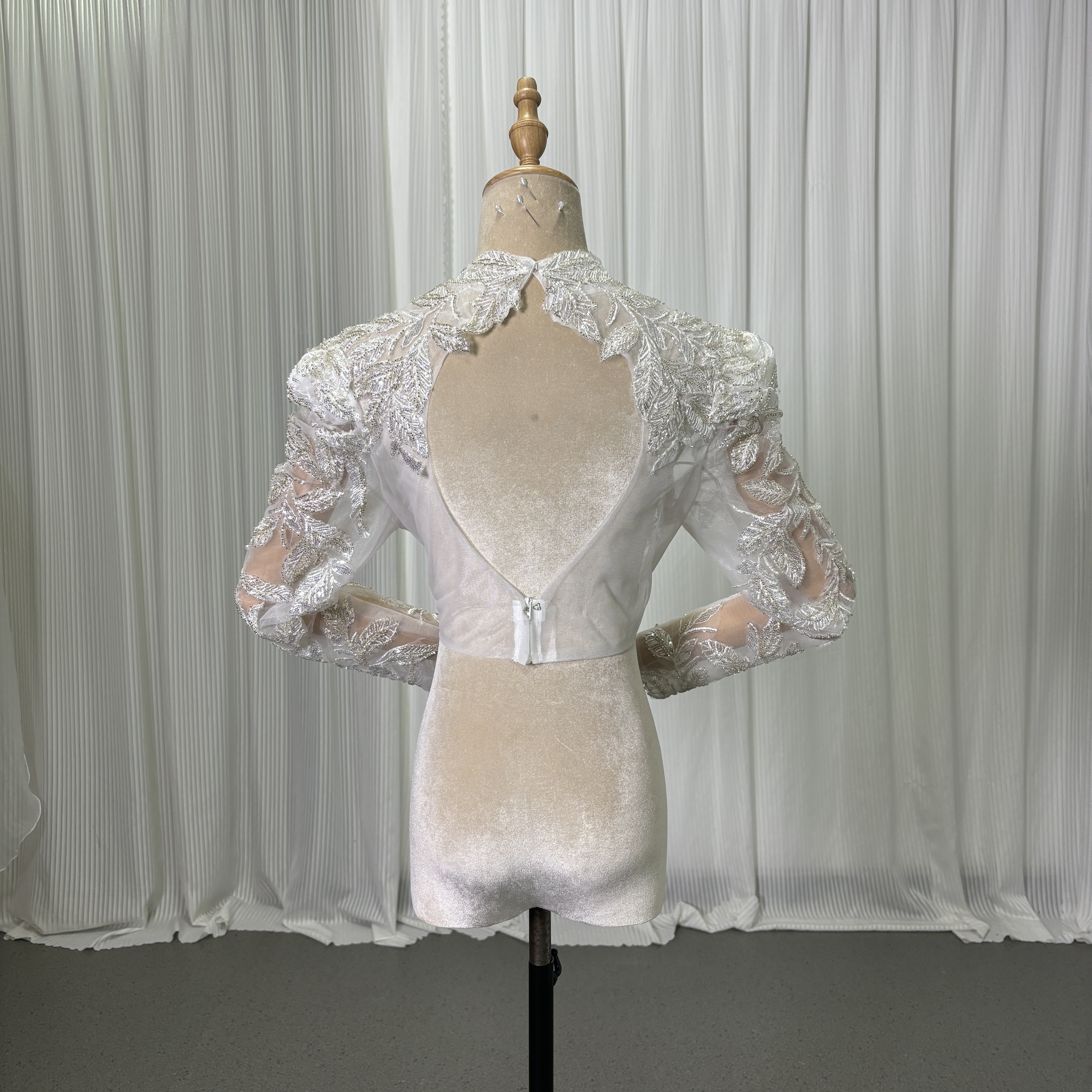 ボレロ キラキラスパンコール リーフ刺繍 長袖 背中見せ 可愛い 花嫁/ウェディングドレス