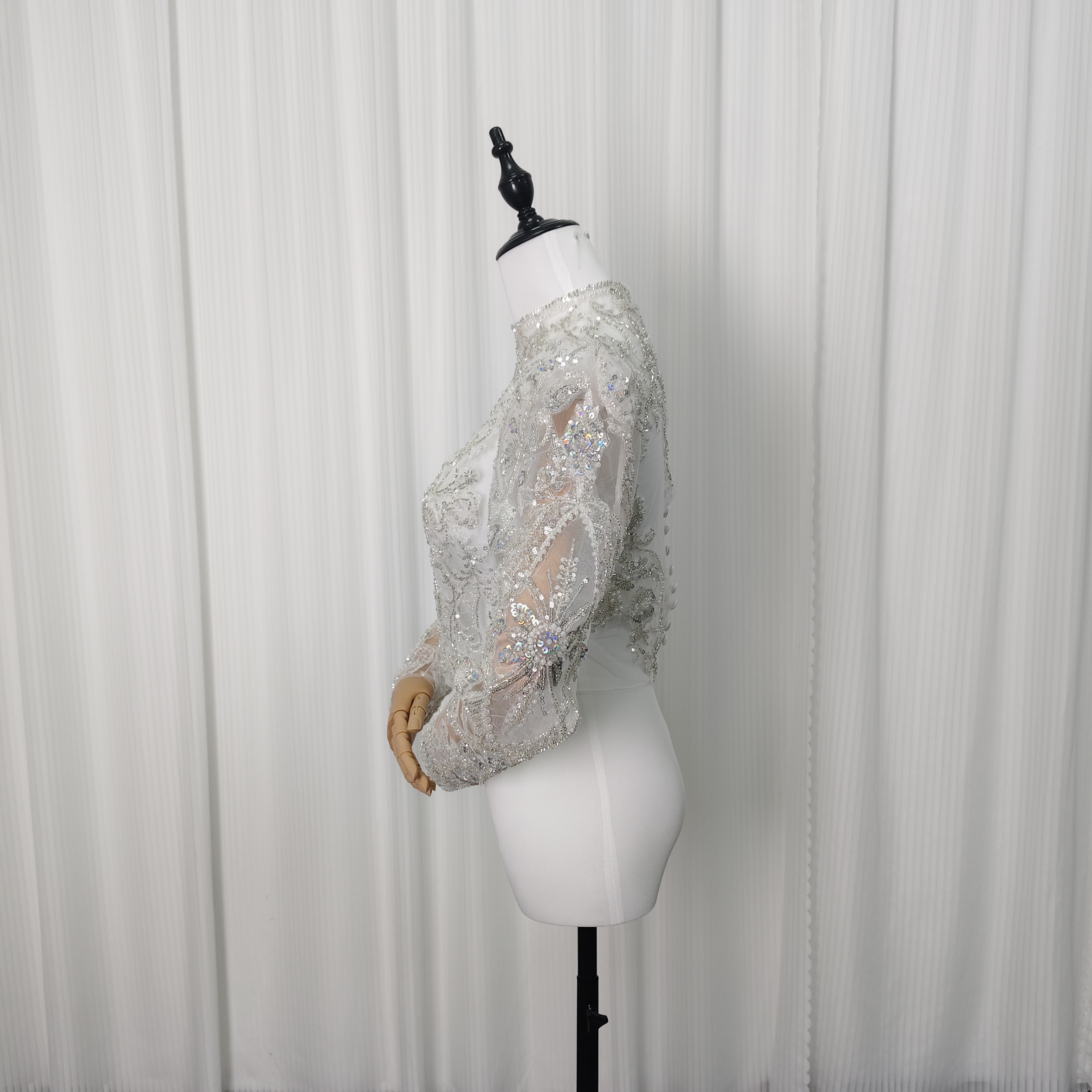 美品！ボレロ ハイネック 上品透け袖 韓国風 キラキラ光る刺繍 背中見せ くるみボタン 拳式/前撮り