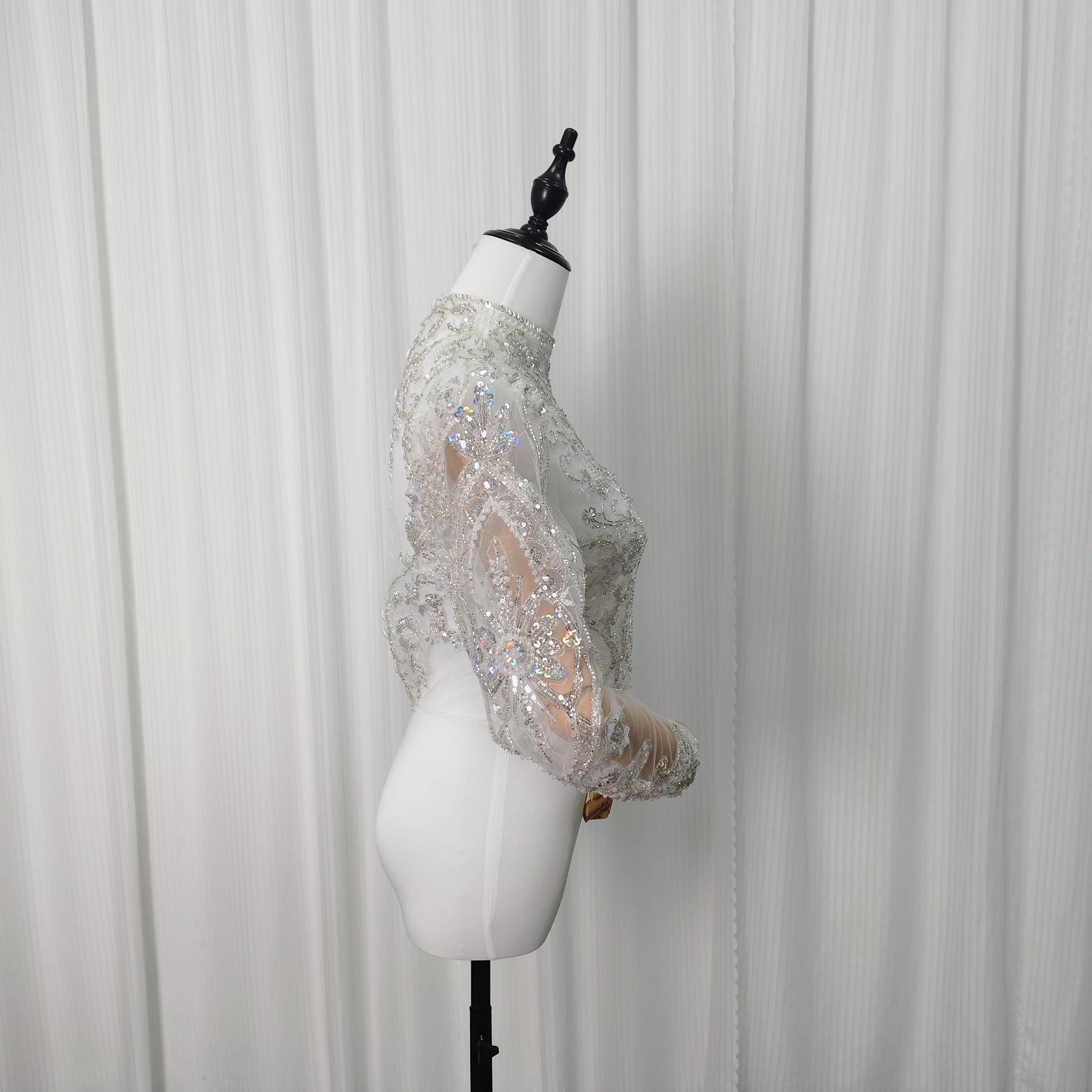 美品！ボレロ ハイネック 上品透け袖 韓国風 キラキラ光る刺繍 背中見せ くるみボタン 拳式/前撮り