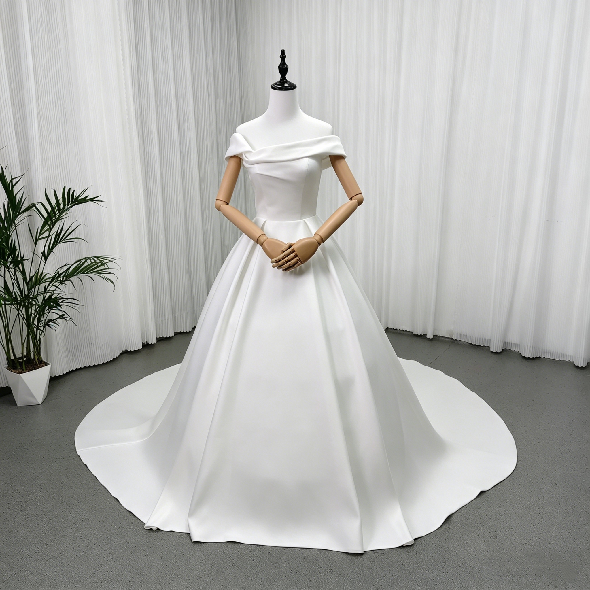 ウエディングドレス オフショルダー ロイヤルサテン ロングトレーン 編み上げ エレガント 結婚式