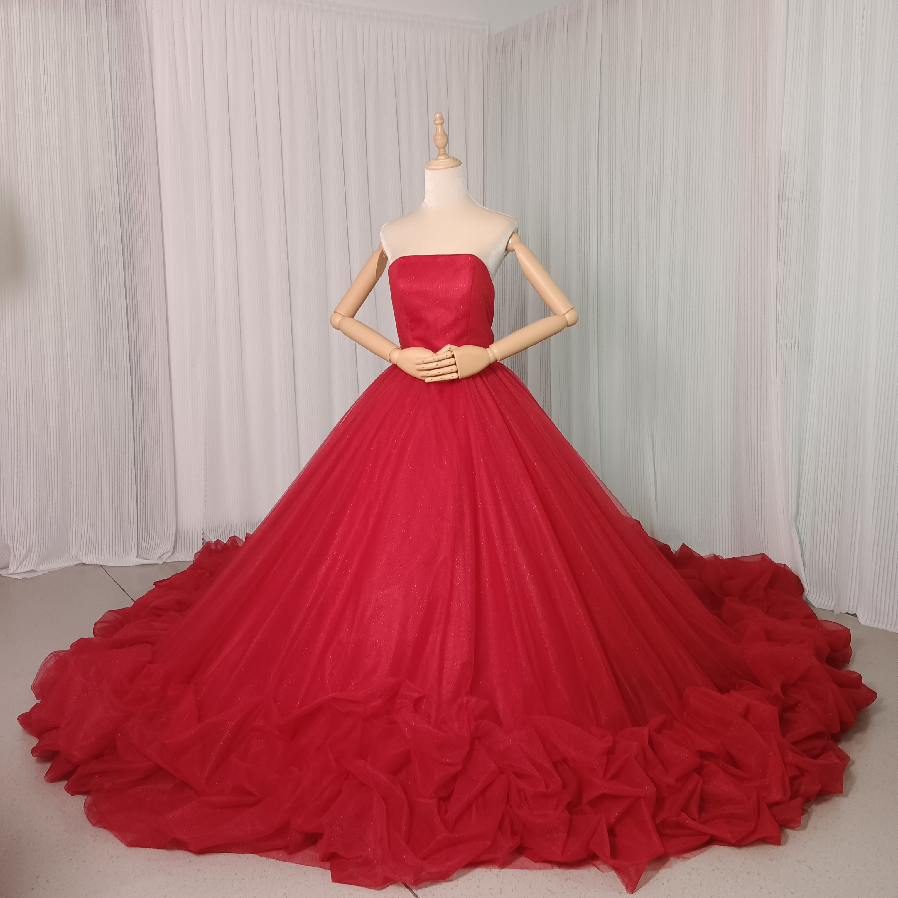 豪華！カラードレス ボルドー色 キラキラグリッターチュール ビスチェタイプ 華やかなトレーン 結婚式