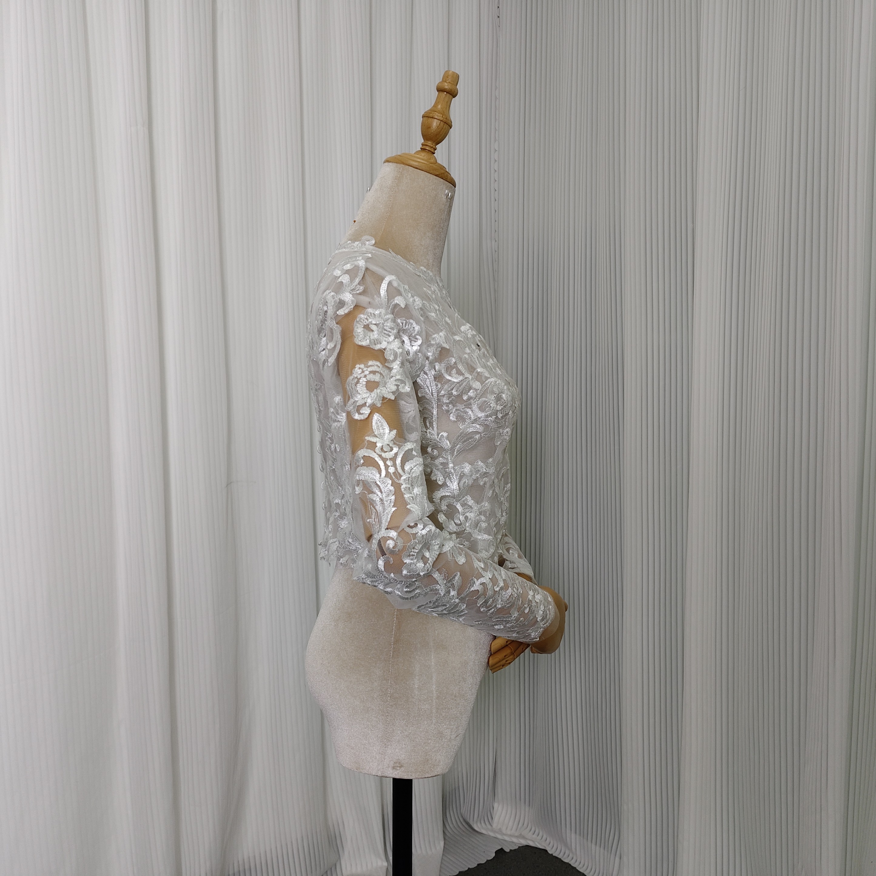 ボレロ ラウンドネック 上品透け袖 長袖 エレガントレース くるみボタン 結婚式