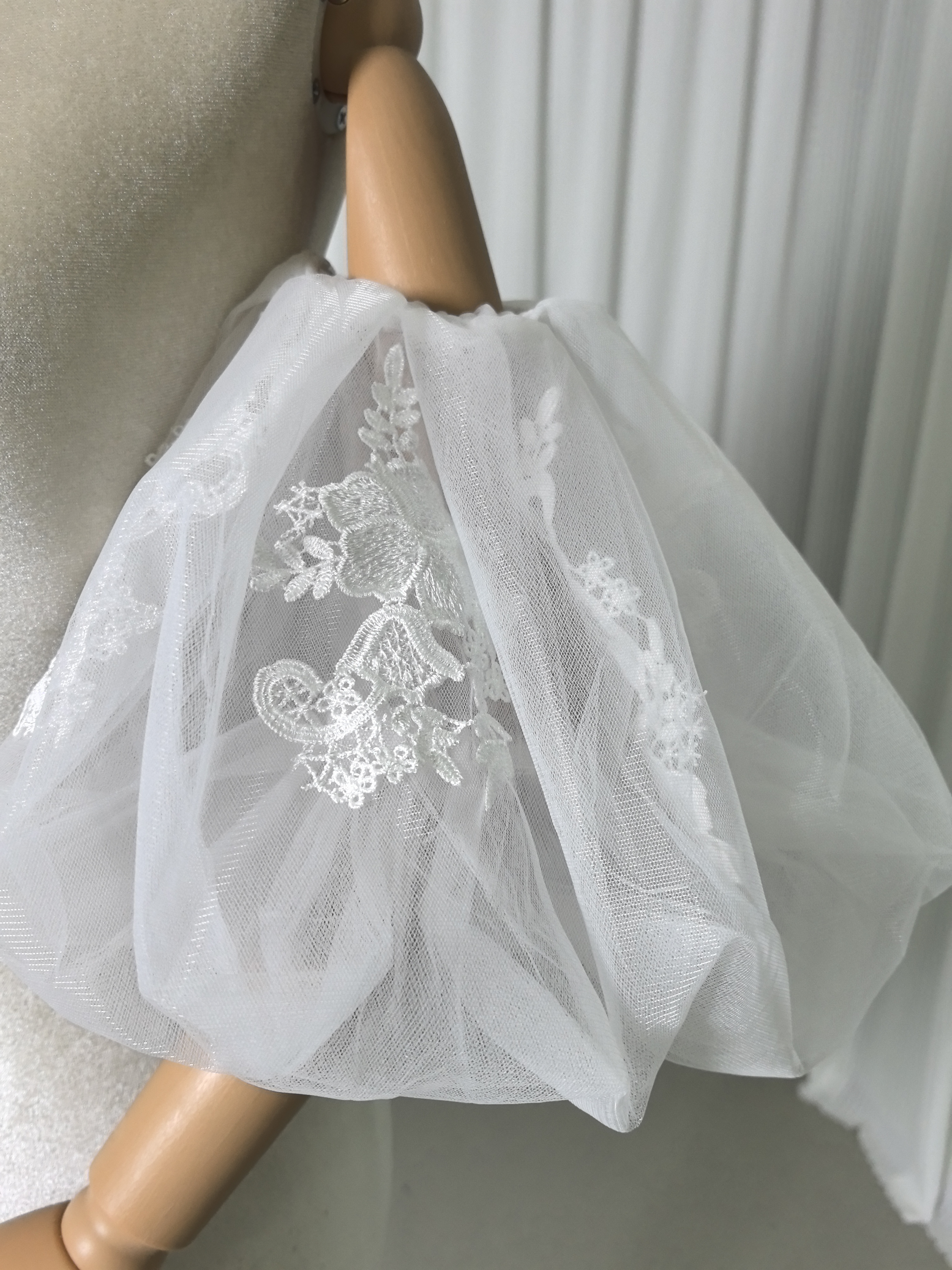 実例写真！パフスリーブ 取り外し袖 ストレッチ 可愛い ソフトチュール キラキラ光る刺繍 花嫁