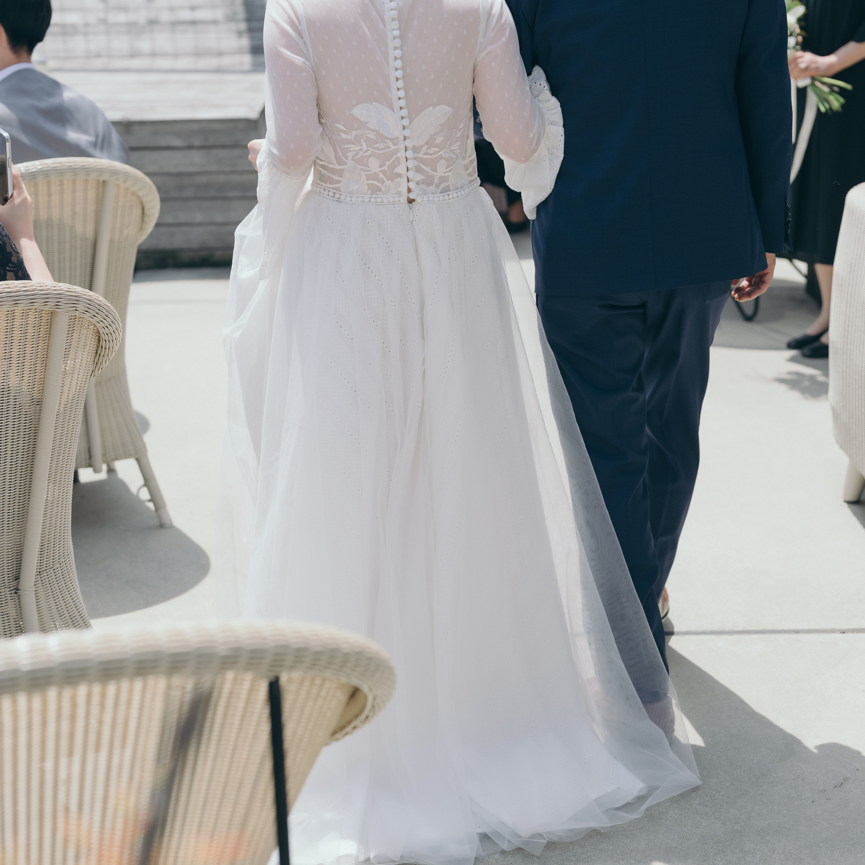 実例写真！フランス風 ウエディングドレス オフホワイト フレア袖 3D立体レース刺繍 結婚式 挙式
