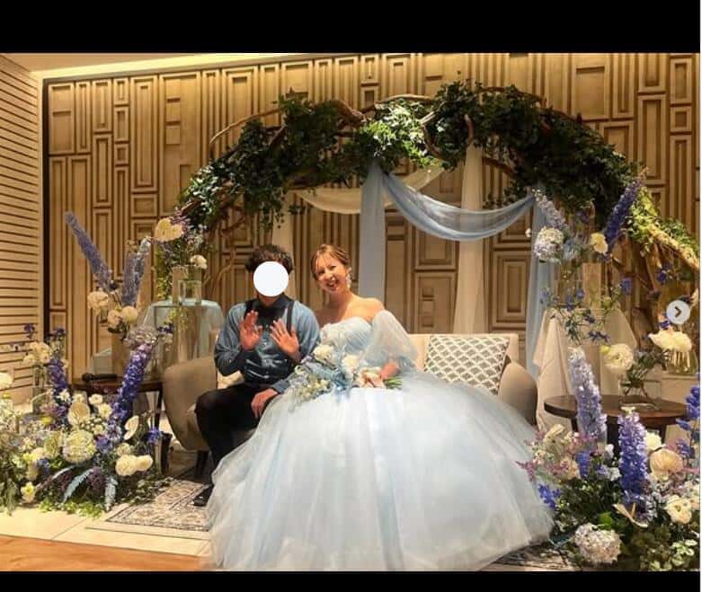実例写真！美品！カラードレス 薄青 パフスリーブ 美しい花レース 憧れのドレス 揺らめく裾 拳式/前撮り