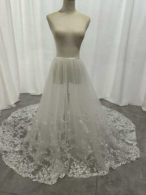 実例写真！オーバースカート リーフ刺繍 ソフトチュール 花嫁/結婚式 ロングトレーン