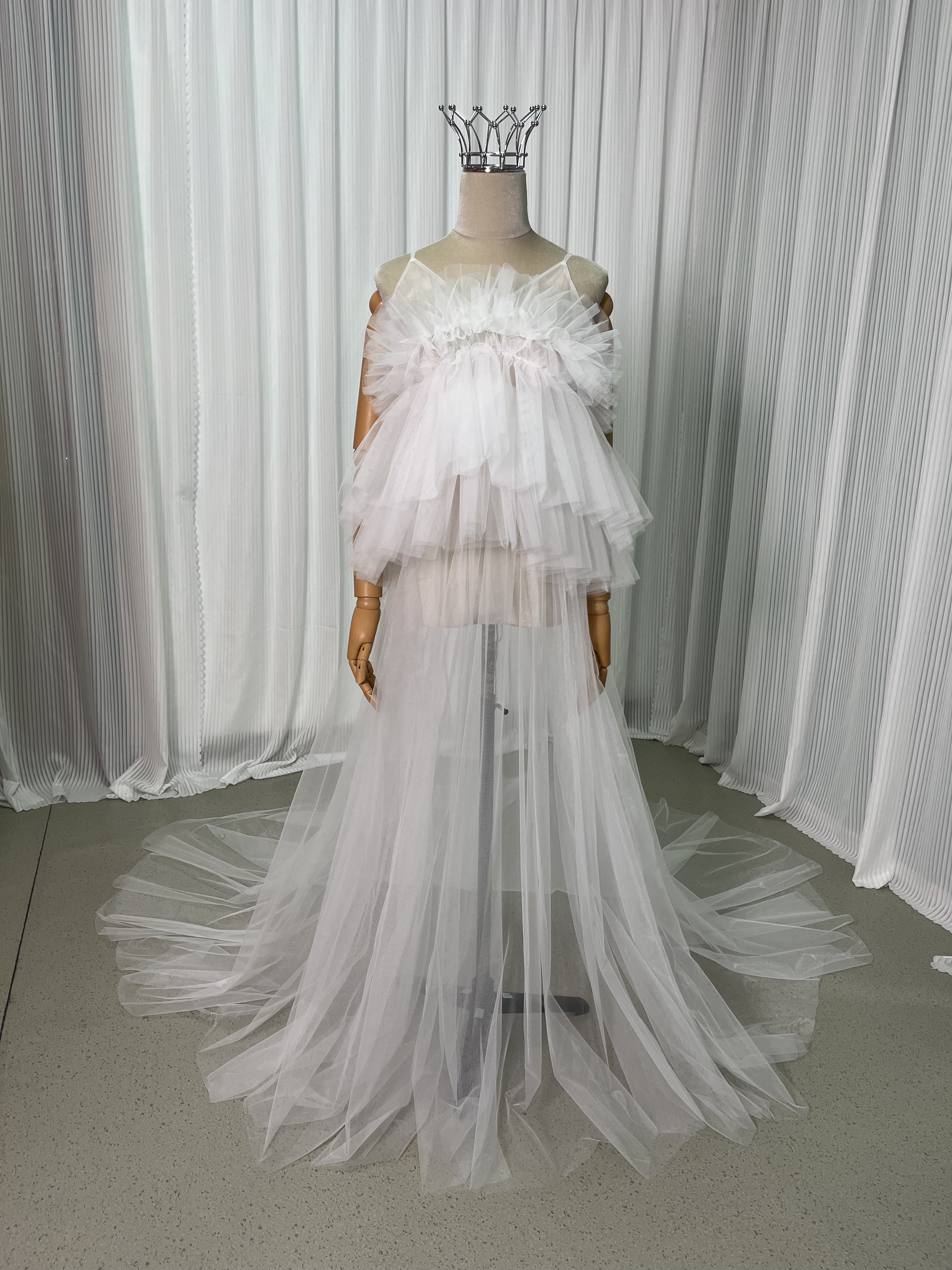 人気上昇！オーバードレス オフホワイト ソフトチュール ラッフルフリル 可愛い 前撮り 妊婦