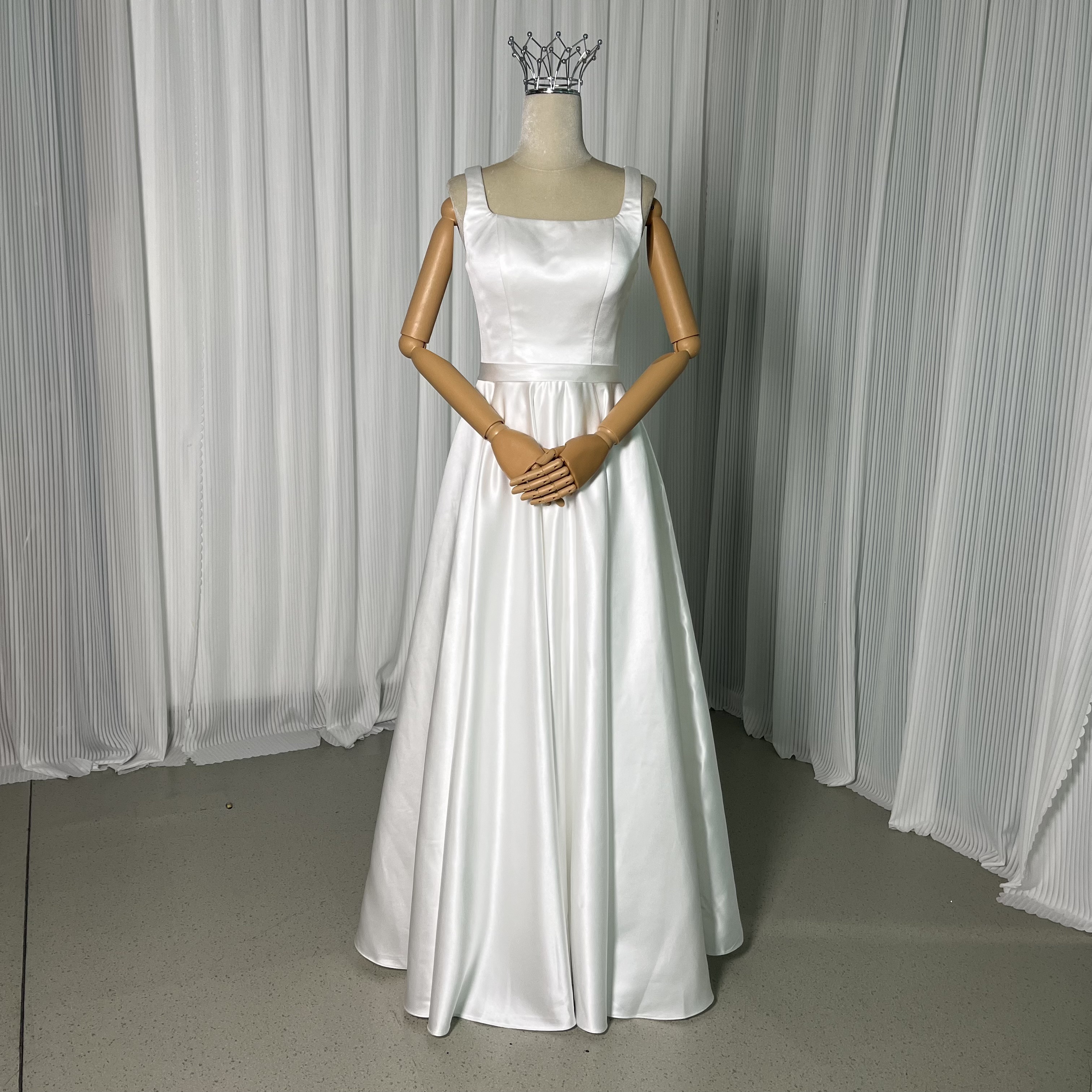 パーティードレス ノースリーブ 背中見せ スレンダーライン 色直し くるみボタン 結婚式/二次会