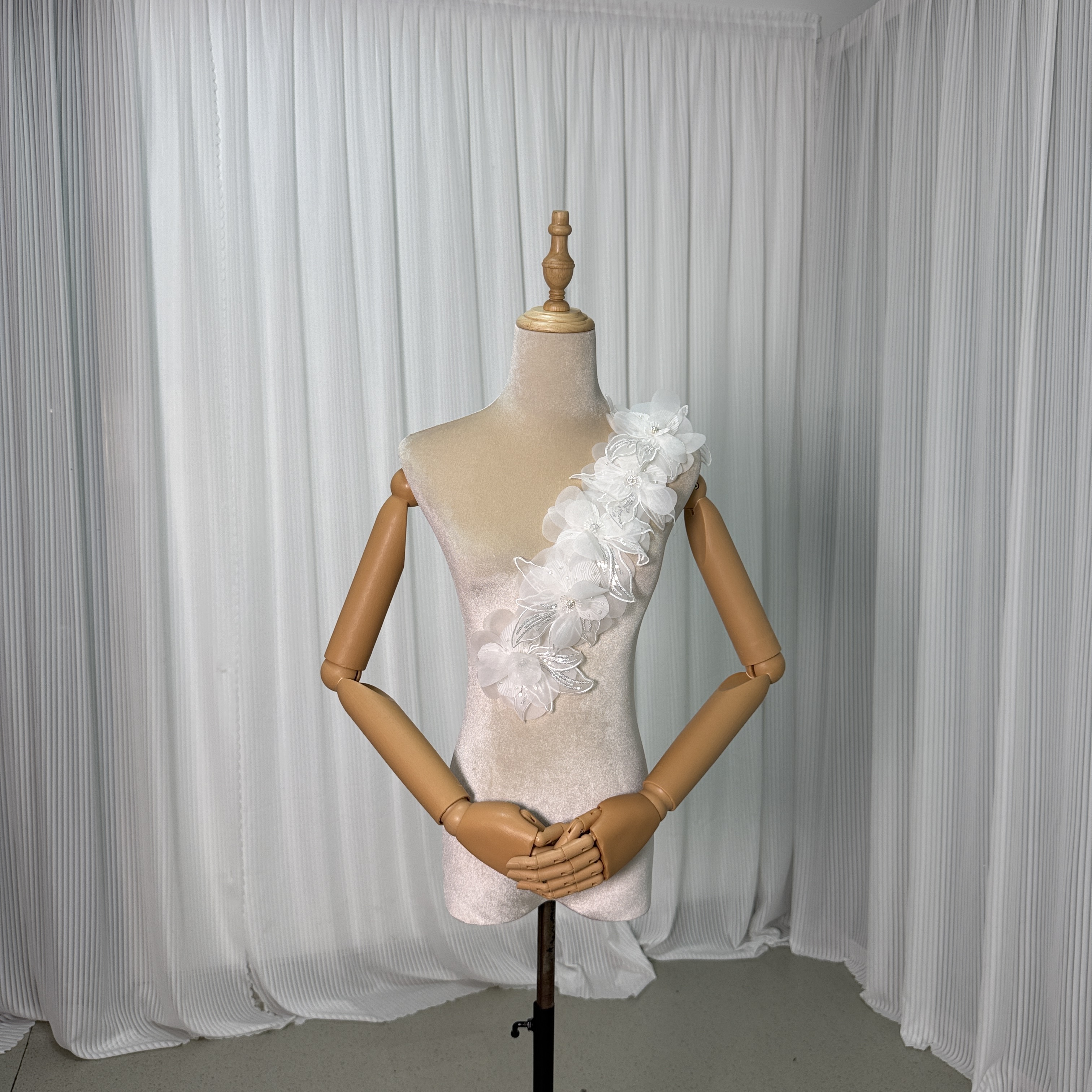 ショルダー型 花モチーフ オフホワイト 3D立体レース刺繍 可愛い 色直し 前撮り 結婚式