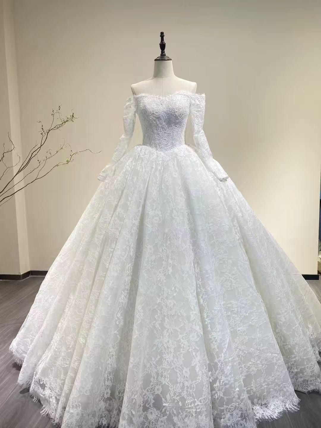 ウェディングドレス オフショルダー ロングスリーブ 贅沢な総レース プリンセスライン 編み上げ 花嫁