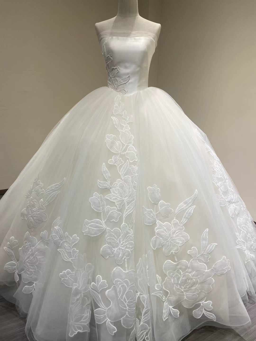 ウェディングドレス ベアトップ 魅惑の花レース プリンセスライン 編み上げ 披露宴/結婚式