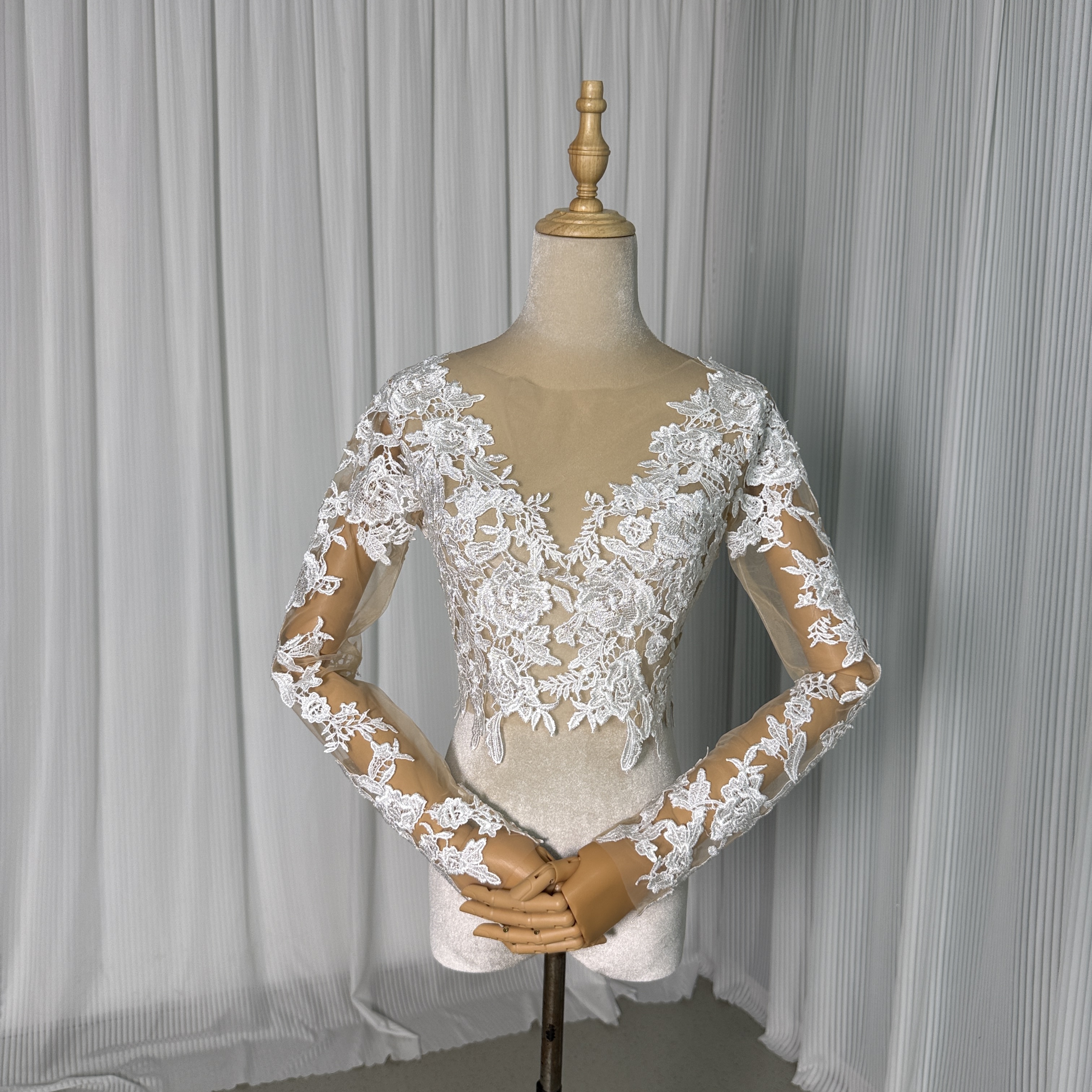 トップス Vネック ロングスリーブ くるみボタン 上品花レース 花嫁/結婚式